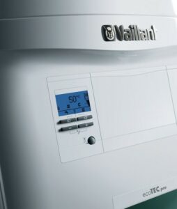 Pannello digitale della caldaia ecoTEC pro CM VMW con temperatura impostata a 50°C