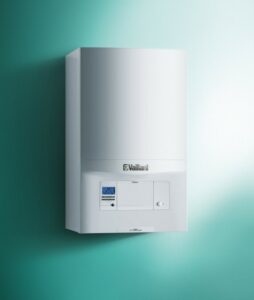 Caldaia a condensazione ecoTEC pro CM VMW fissata a parete su sfondo verde