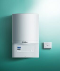 Caldaia ecoTEC pro CM VMW installata accanto a termostato Vaillant da parete